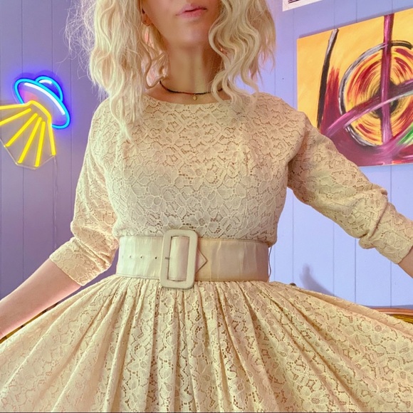 Vintage 1950s Jr. Theme Cream Lace with Floral Pattern Dress - Picture 11 of 13